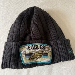 Philadelphia Eagles New Era 2021 Salute to Service Cuffed Knit Beanie youth